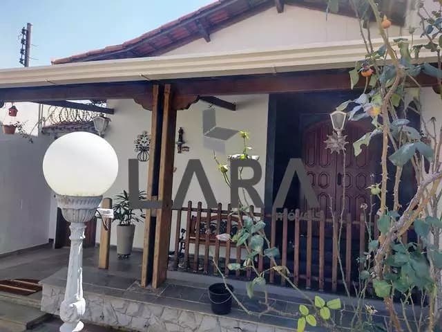 Casa em Betim bairro Jardim da Cidade - São três quartos e escritório