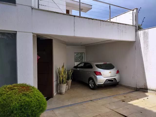 Casa em Betim com quatro quartos bairro Chácara Ótima localização