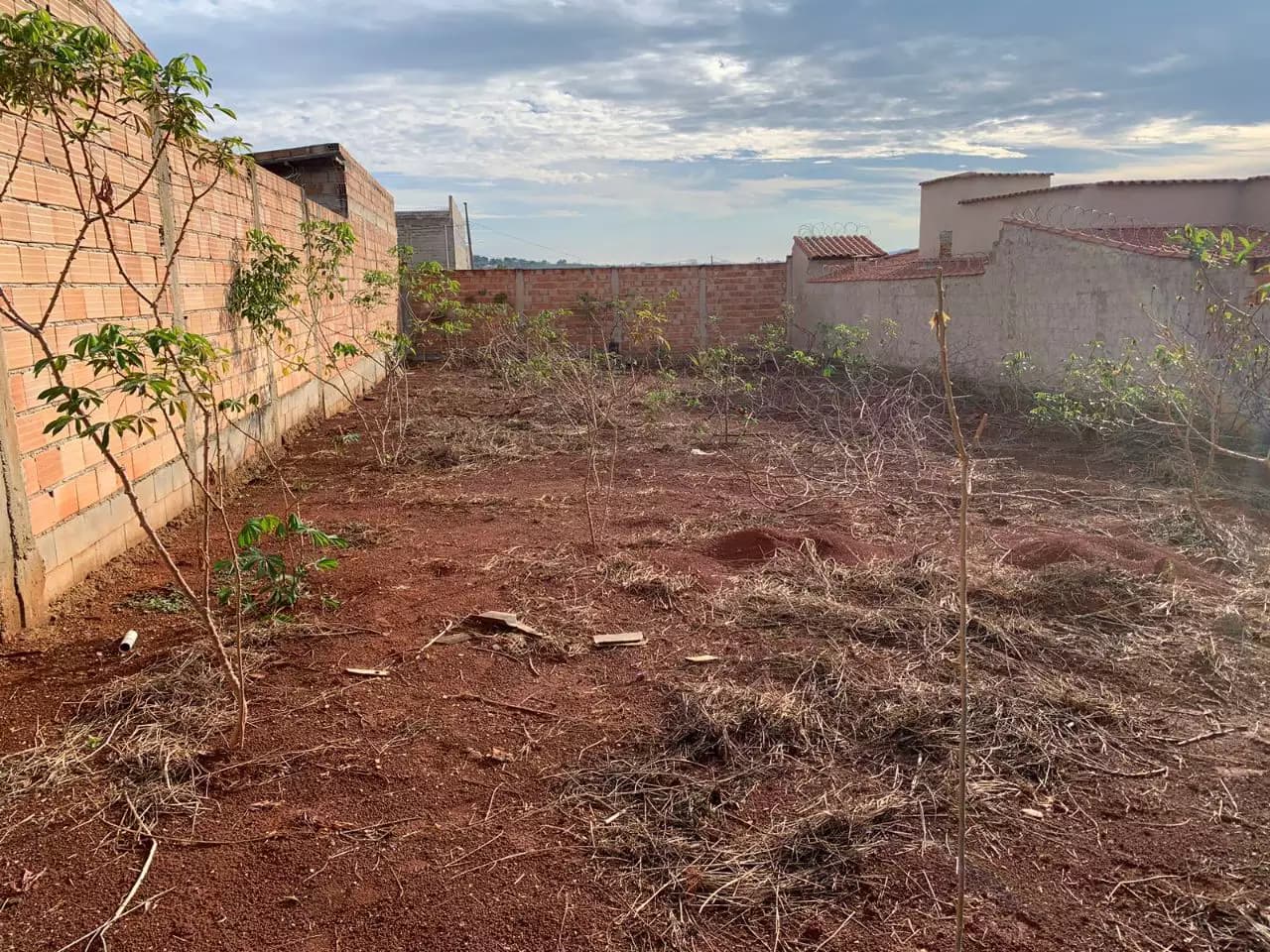 Ótima oportunidade para quer deseja um lote ao lado do pátio da Sada