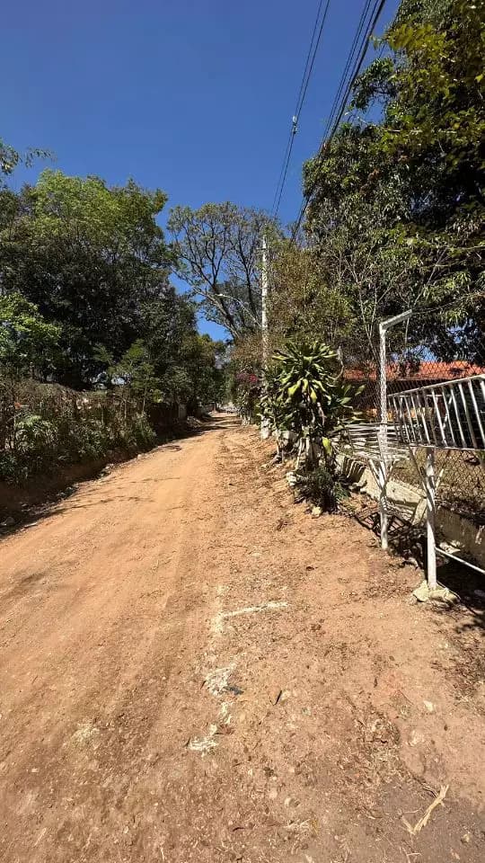 Sítio com área de 4.585m² no Bairro Quinta dos Godoy, em Betim/MG.