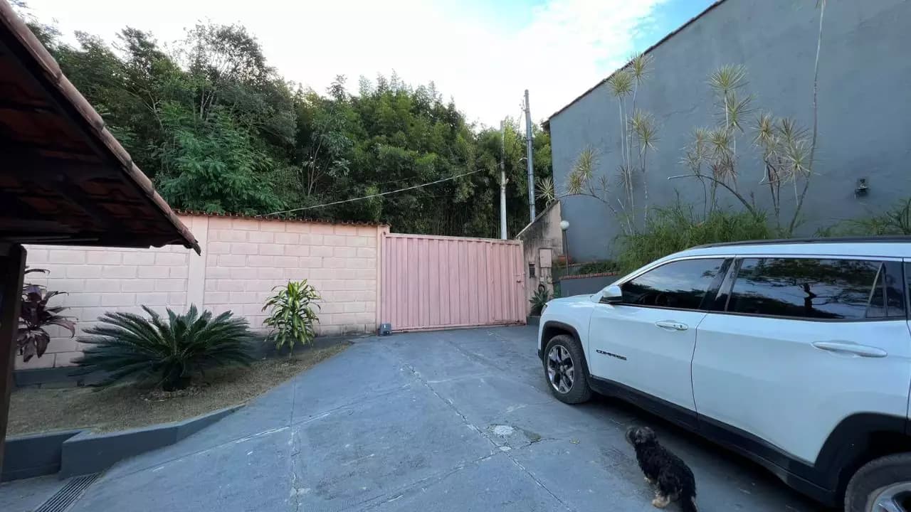 Sítio muito bem localizado no Bairro Quinta dos Godoy.