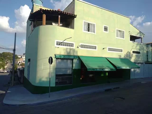 Casa em Betim com quatro quartos e suíte Loja comercial bairro Bom Retiro
