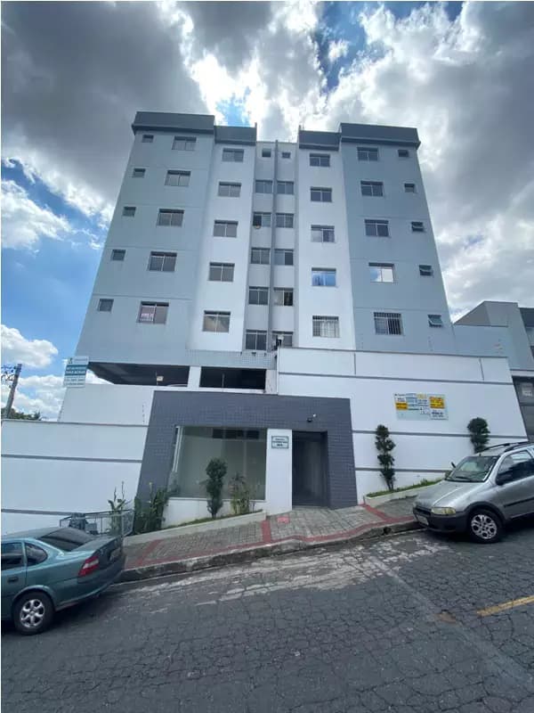 Belíssima cobertura no brasileia de três quartos.