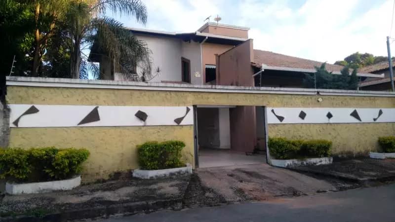 EXCELENTE CASA